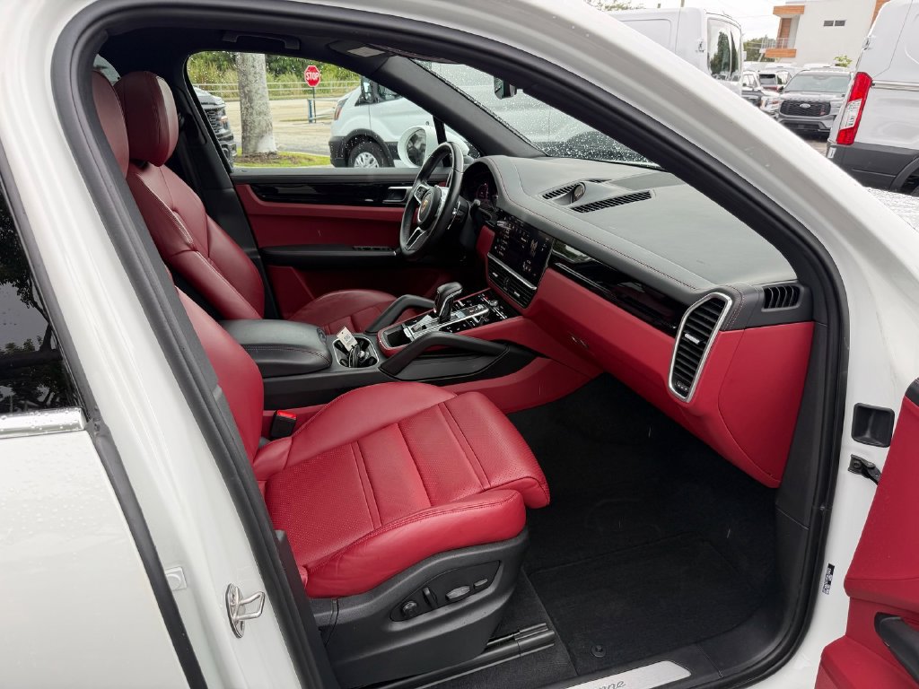 Used 2023 Porsche Cayenne w/ Premium Package AWD/4WD image 15