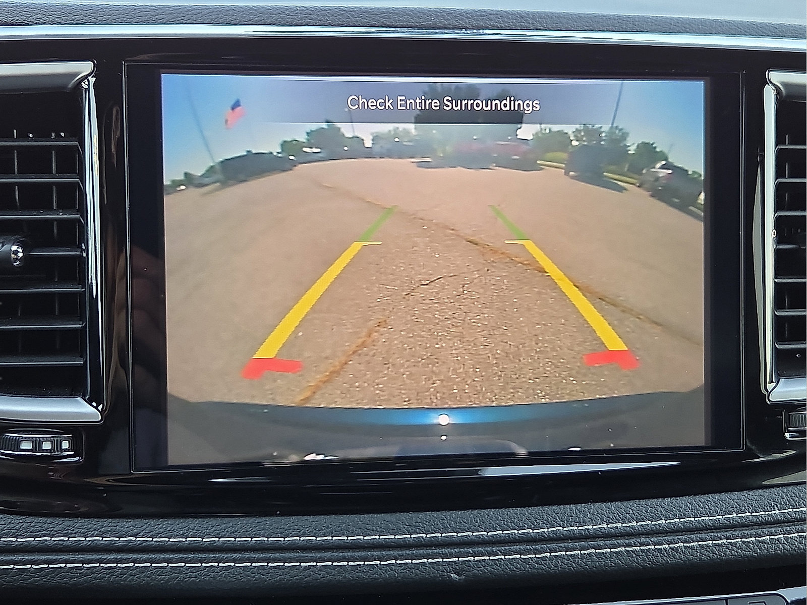 Used 2025 Chrysler Pacifica Limited FWD image 17