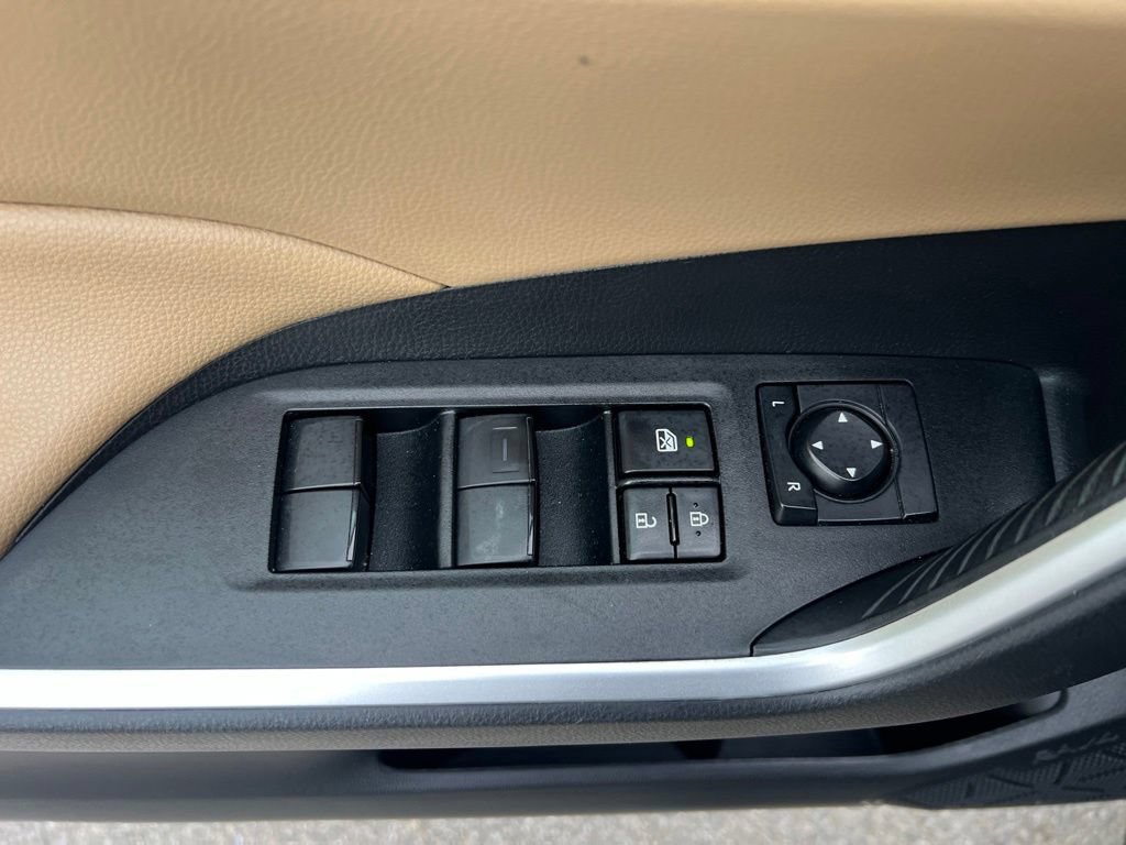 Used 2021 Toyota RAV4 XLE w/ Convenience Package FWD image 43