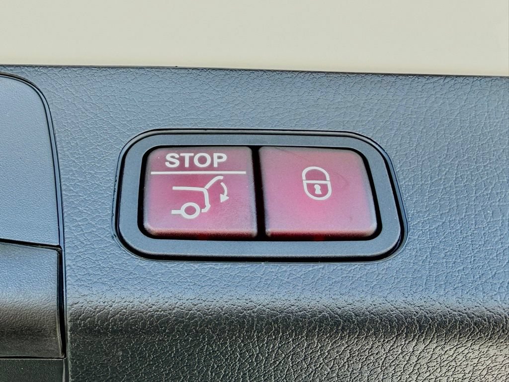 New 2026 Mercedes-Benz GLB 250 image 14