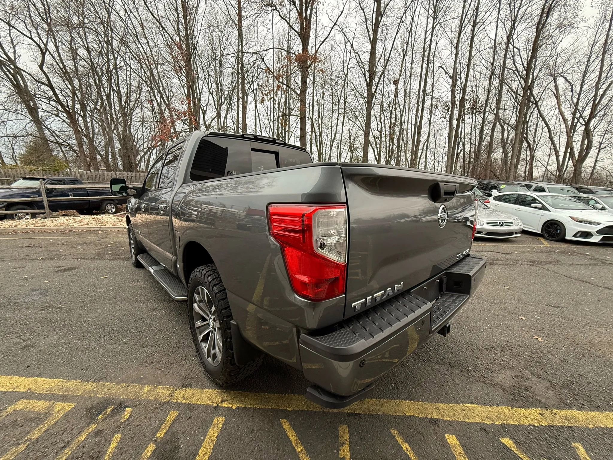 Used 2017 Nissan Titan SL image 4