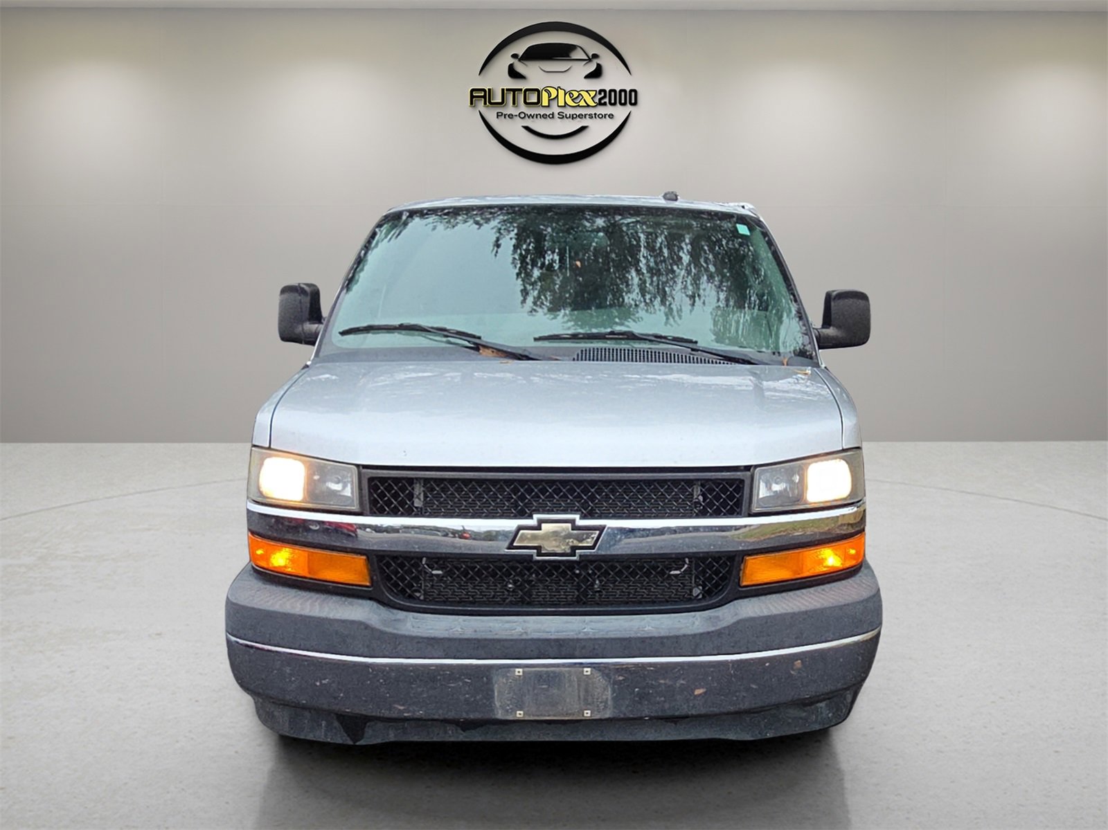 Used 2017 Chevrolet Express 3500 LT w/ LT Preferred Equipment Group image 2