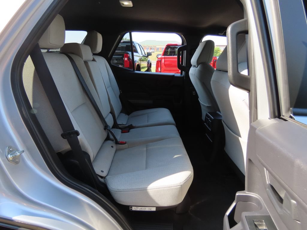 Used 2025 Toyota 4Runner SR5 AWD/4WD image 32
