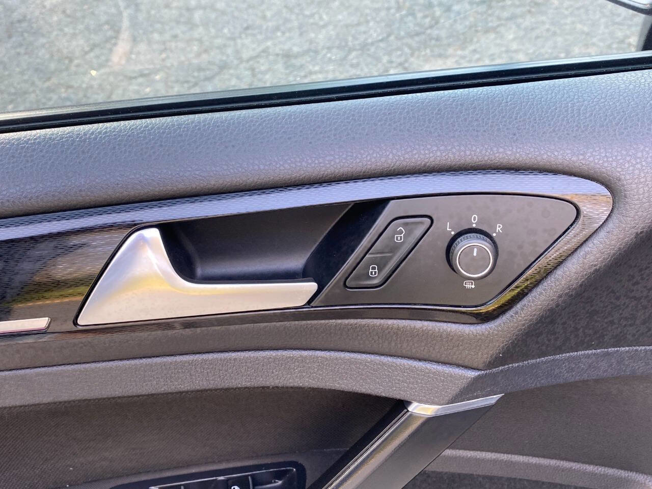 Used 2017 Volkswagen GTI Sport image 17