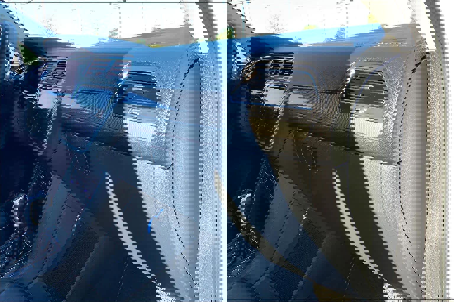 Used 2023 Volkswagen Tiguan SE image 18