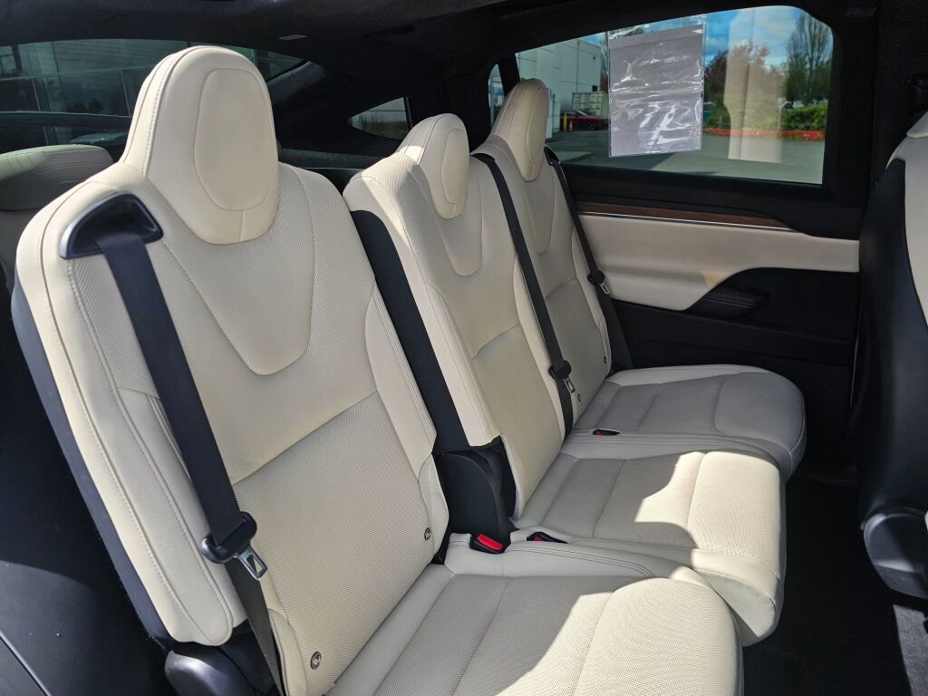 Used 2022 Tesla Model X image 16