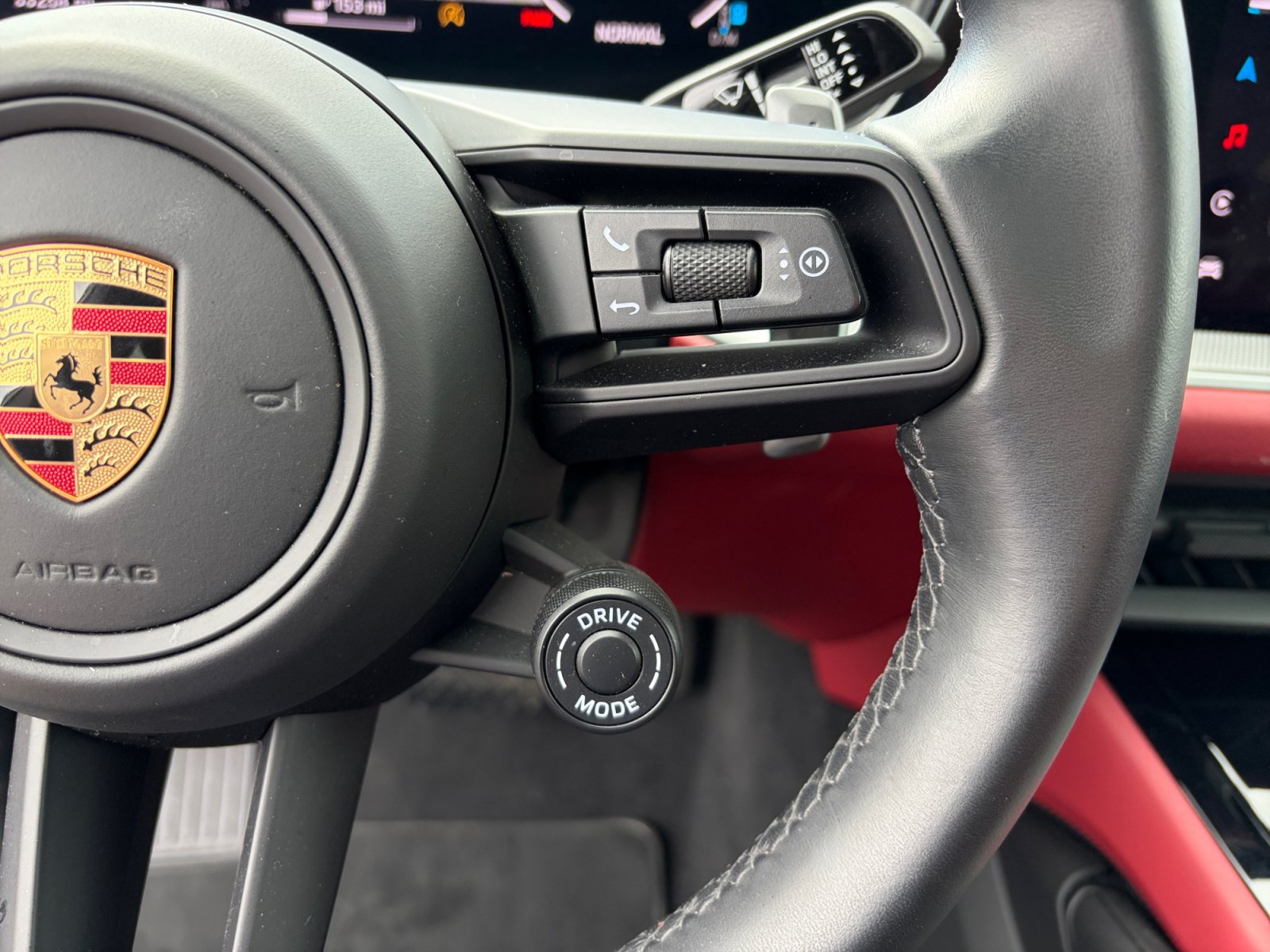 Used 2024 Porsche Cayenne Coupe AWD/4WD image 14