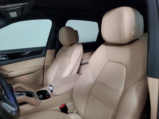 Used 2022 Porsche Cayenne w/ Premium Package image 23