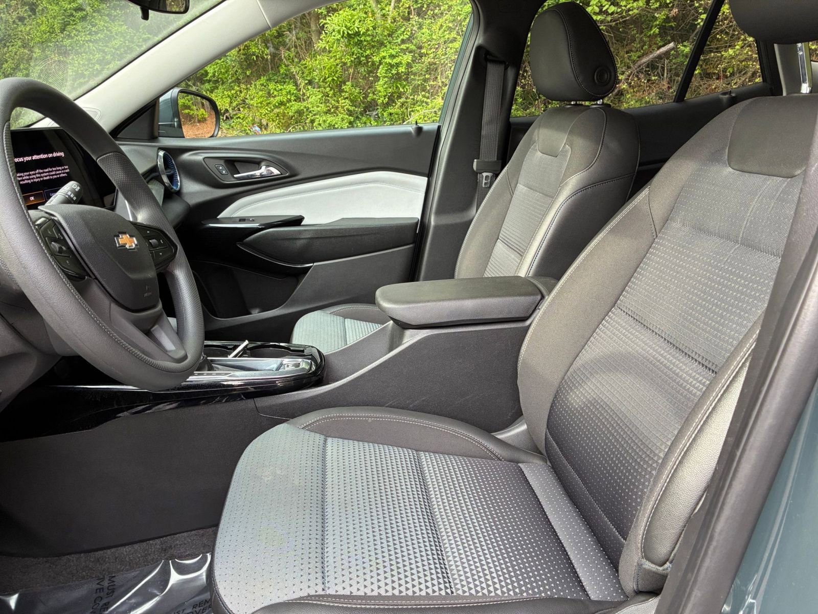 Used 2025 Chevrolet Trax LT image 29