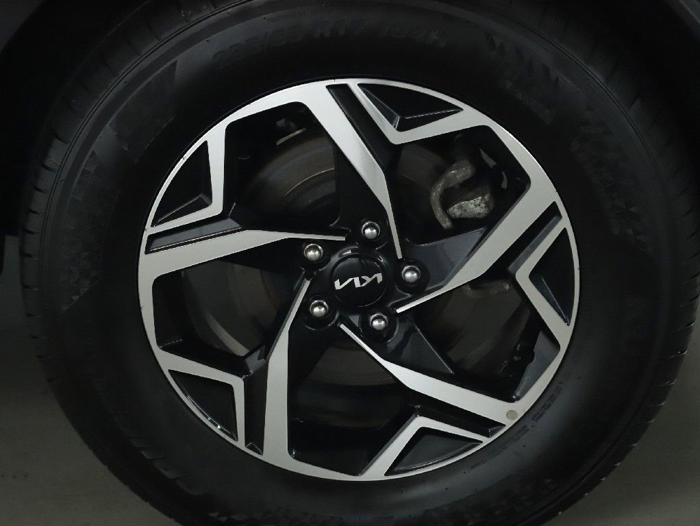 Used 2025 Kia Sportage LX AWD/4WD image 41