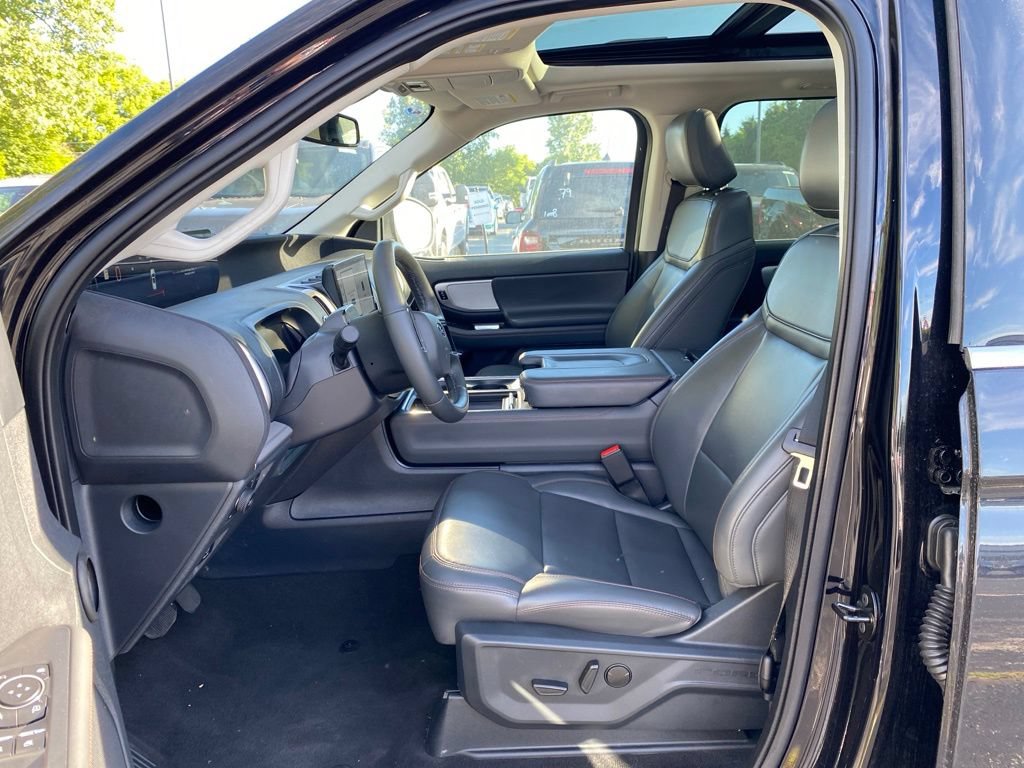 Used 2025 Ford Expedition Max Active AWD/4WD image 8