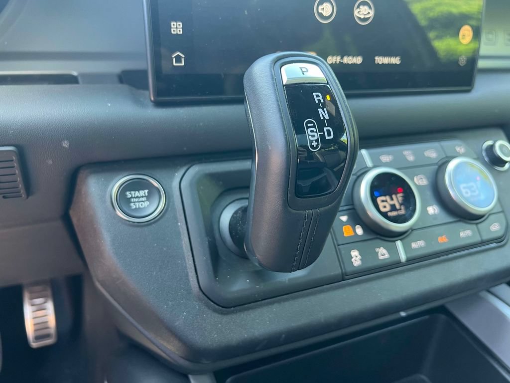 Used 2025 Land Rover Defender 110 V8 AWD/4WD image 30