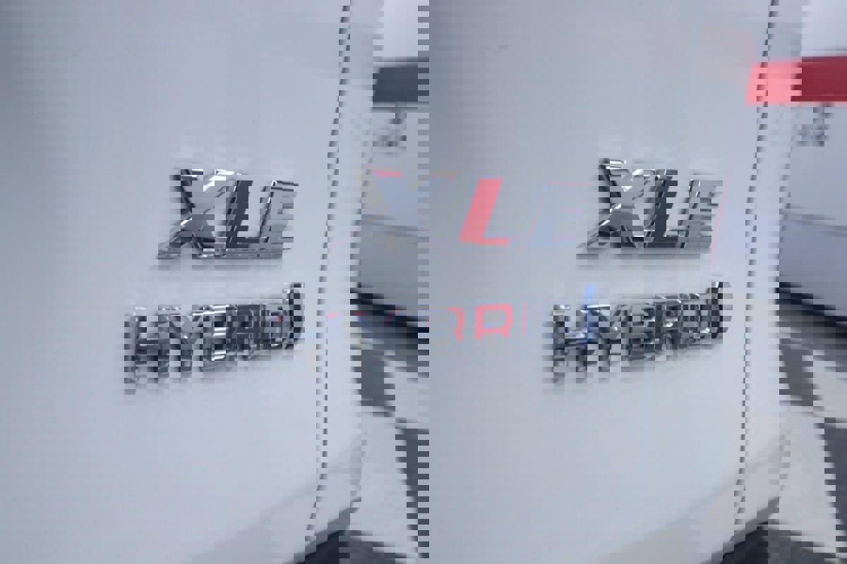 Used 2022 Toyota RAV4 XLE Premium image 30