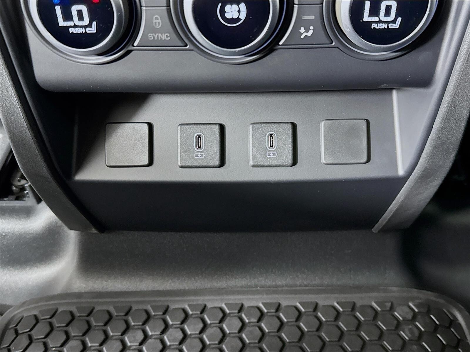 New 2026 Land Rover Defender 110 V8 AWD/4WD image 28