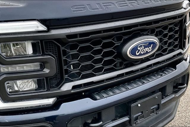 Used 2023 Ford F250 Lariat w/ Sport Appearance Package AWD/4WD image 29