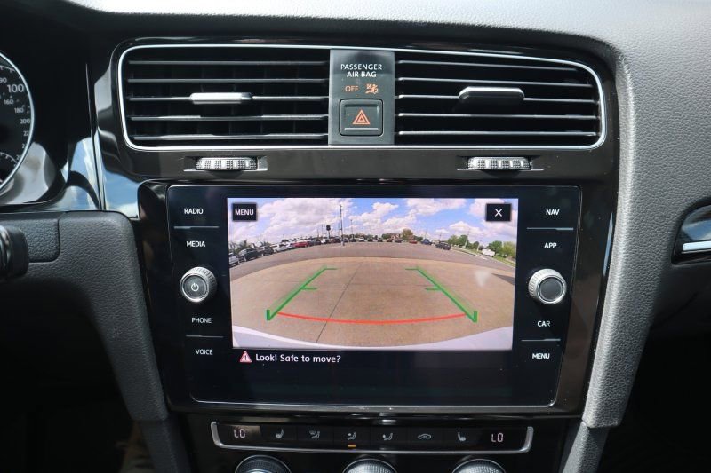 Used 2018 Volkswagen Golf SEL image 13