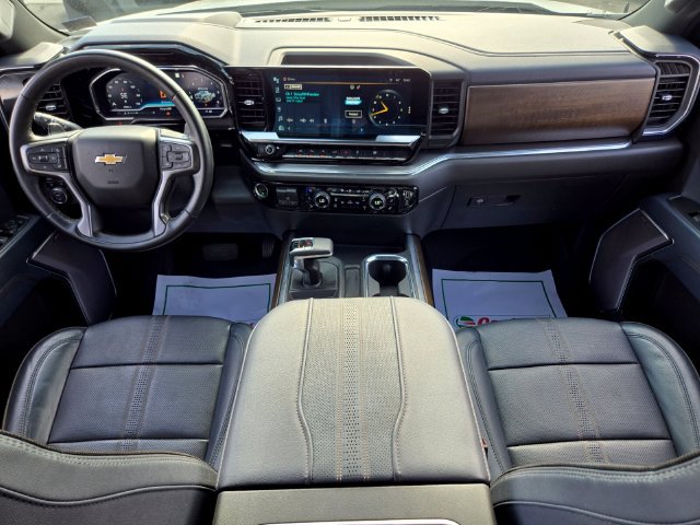 Used 2023 Chevrolet Silverado 1500 High Country w/ Technology Package AWD/4WD image 15