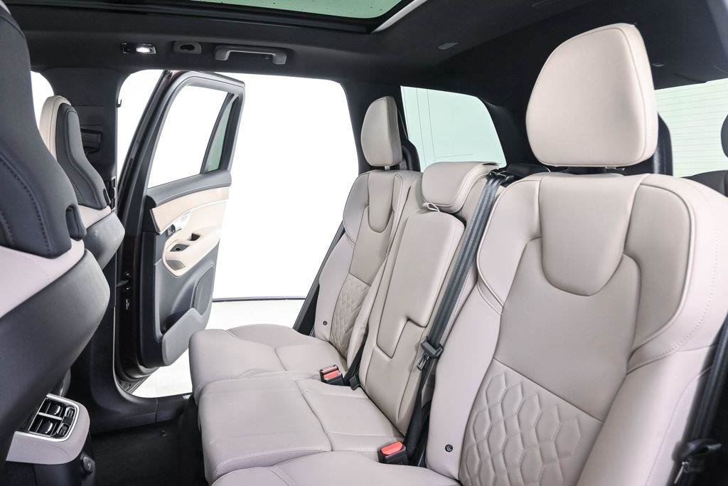 Certified 2025 Volvo XC90 T8 Plus AWD/4WD image 22