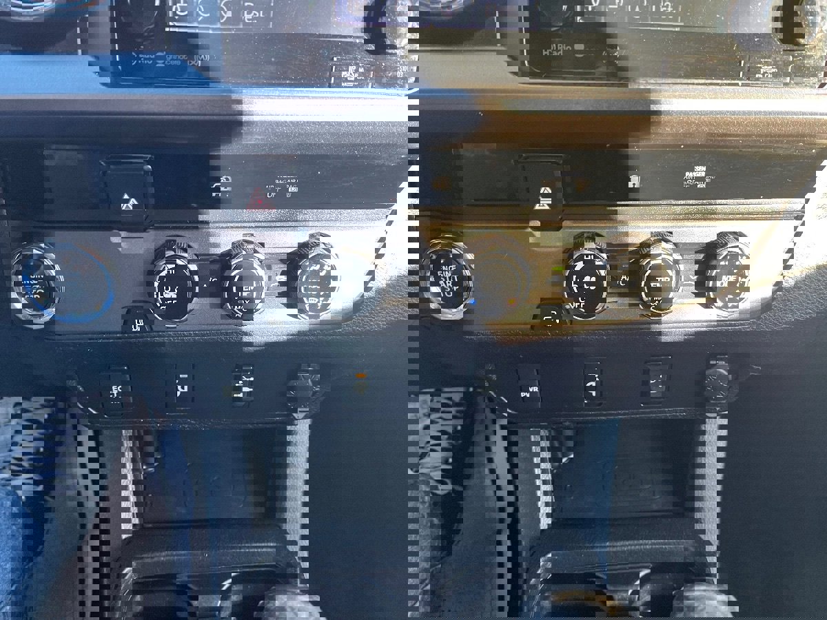 Used 2016 Toyota Tacoma TRD Sport image 16