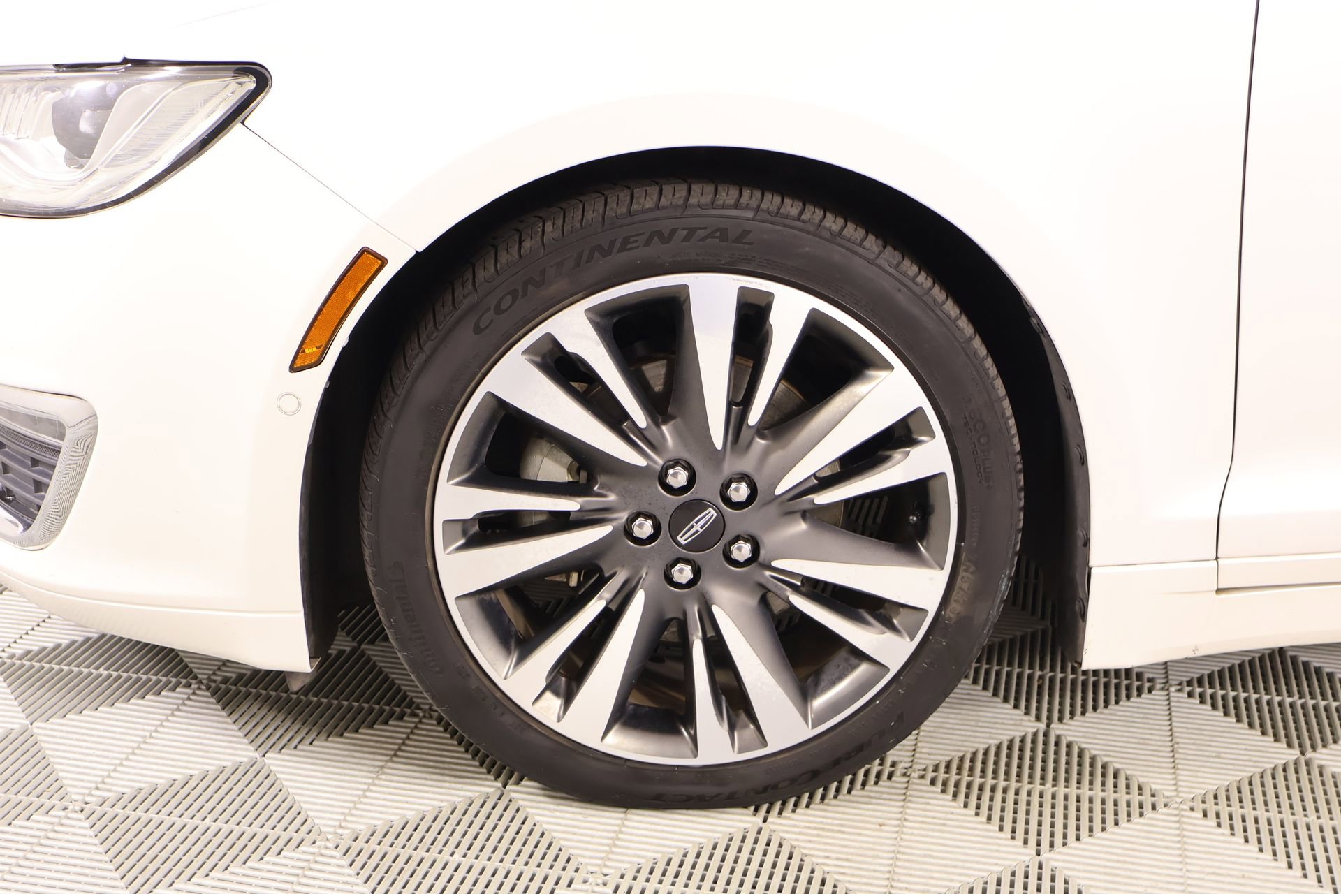 Used 2017 Lincoln MKZ Select w/ Technology Package image 16