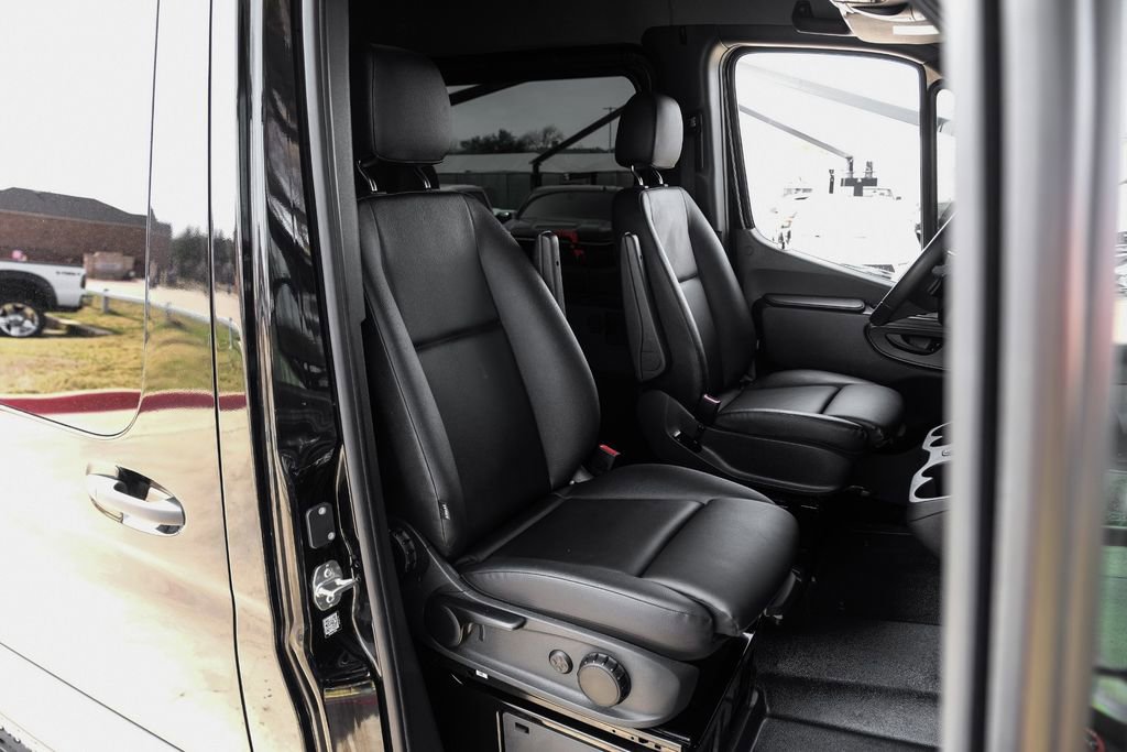 Used 2025 Mercedes-Benz Sprinter 2500 w/ Dashboard Charging Package image 31