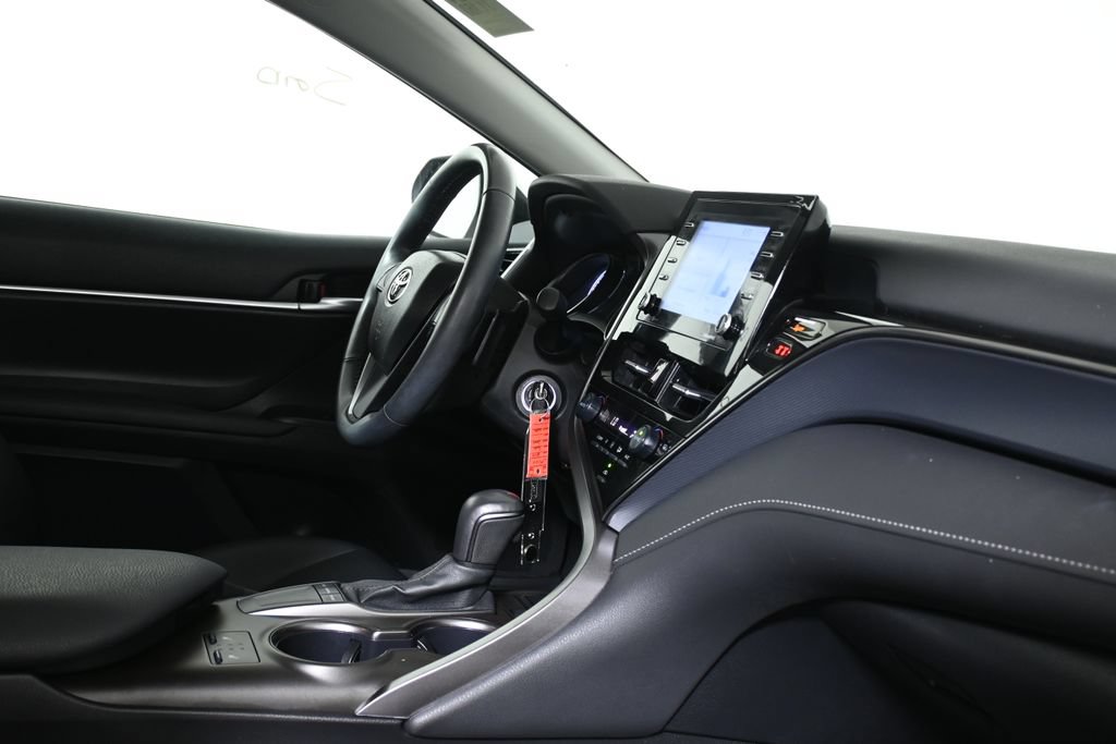 Used 2024 Toyota Camry SE w/ Cold Weather Package FWD image 8