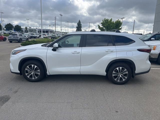 Used 2025 Toyota Highlander XLE image 8