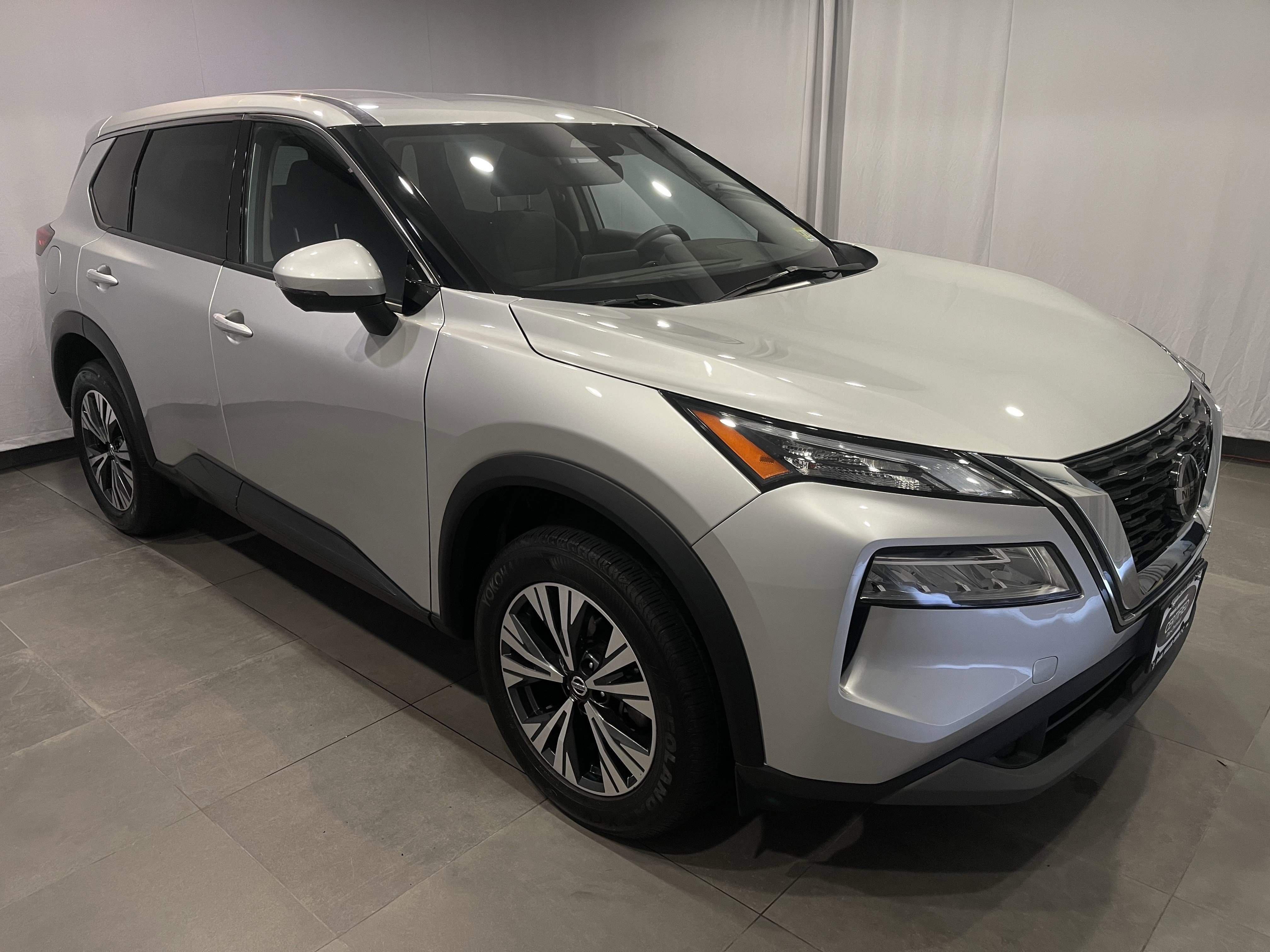 Used 2021 Nissan Rogue SV AWD/4WD image 3