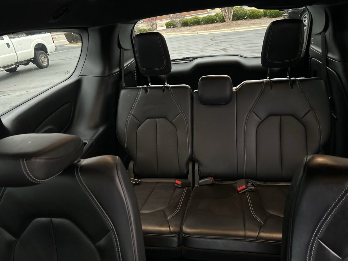 Used 2025 Chrysler Pacifica Select FWD image 30