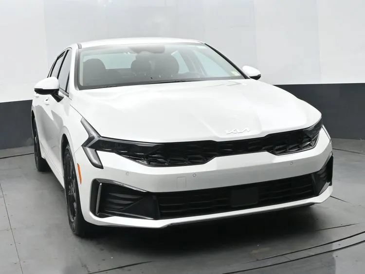 Used 2025 Kia K5 LXS FWD image 3