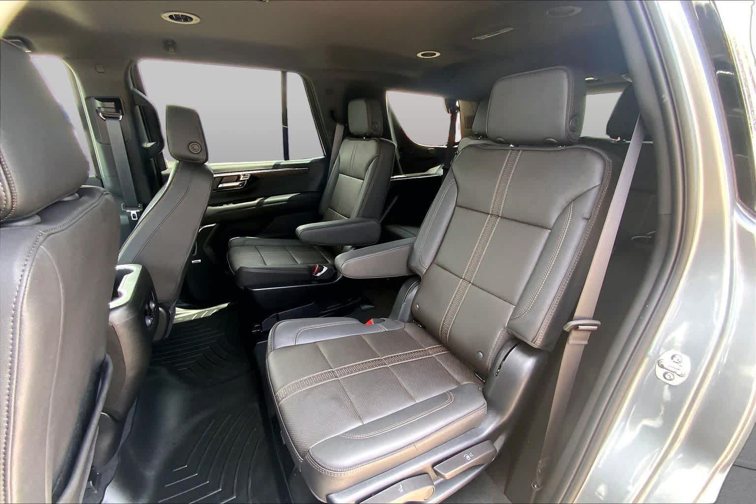 Used 2025 Chevrolet Tahoe High Country AWD/4WD image 40