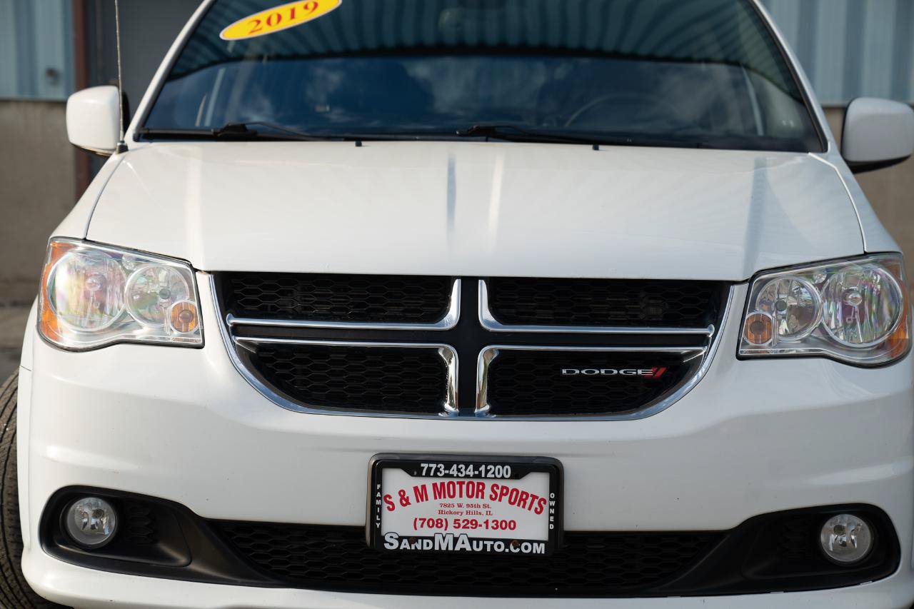 Used 2019 Dodge Grand Caravan SXT FWD image 3
