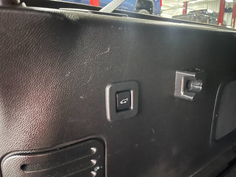 Used 2017 Lincoln Navigator L Select AWD/4WD image 7