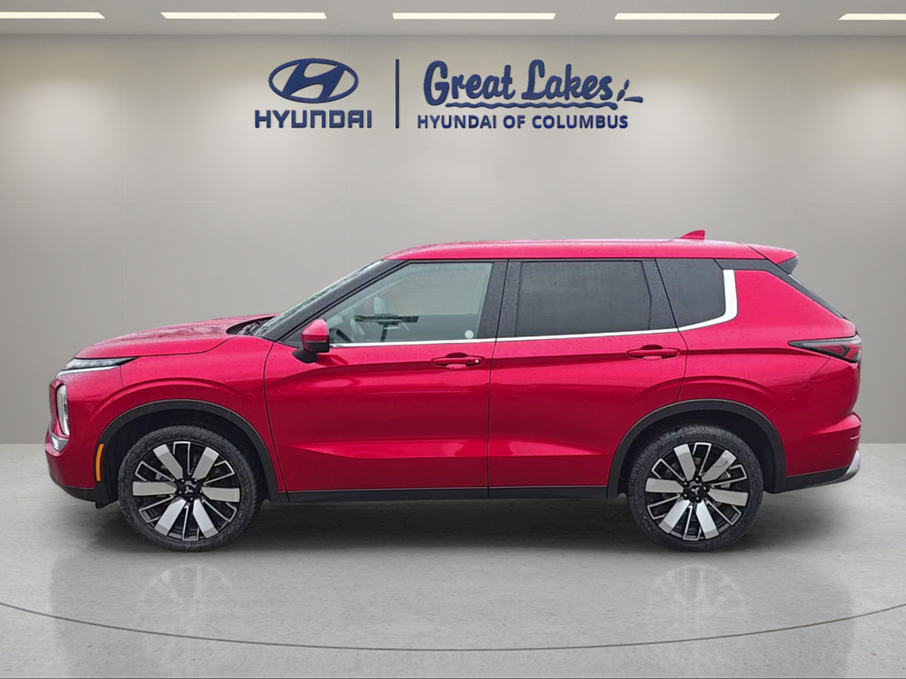 Used 2025 Mitsubishi Outlander SE FWD image 2