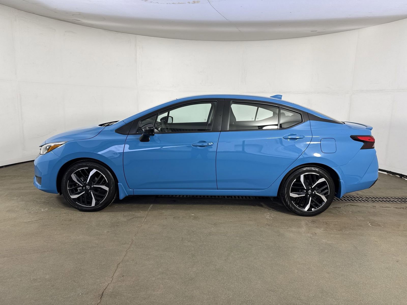 Certified 2025 Nissan Versa SR w/ Trunk Package image 31