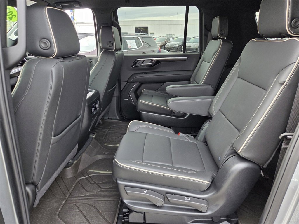 Used 2025 Chevrolet Suburban Premier image 16