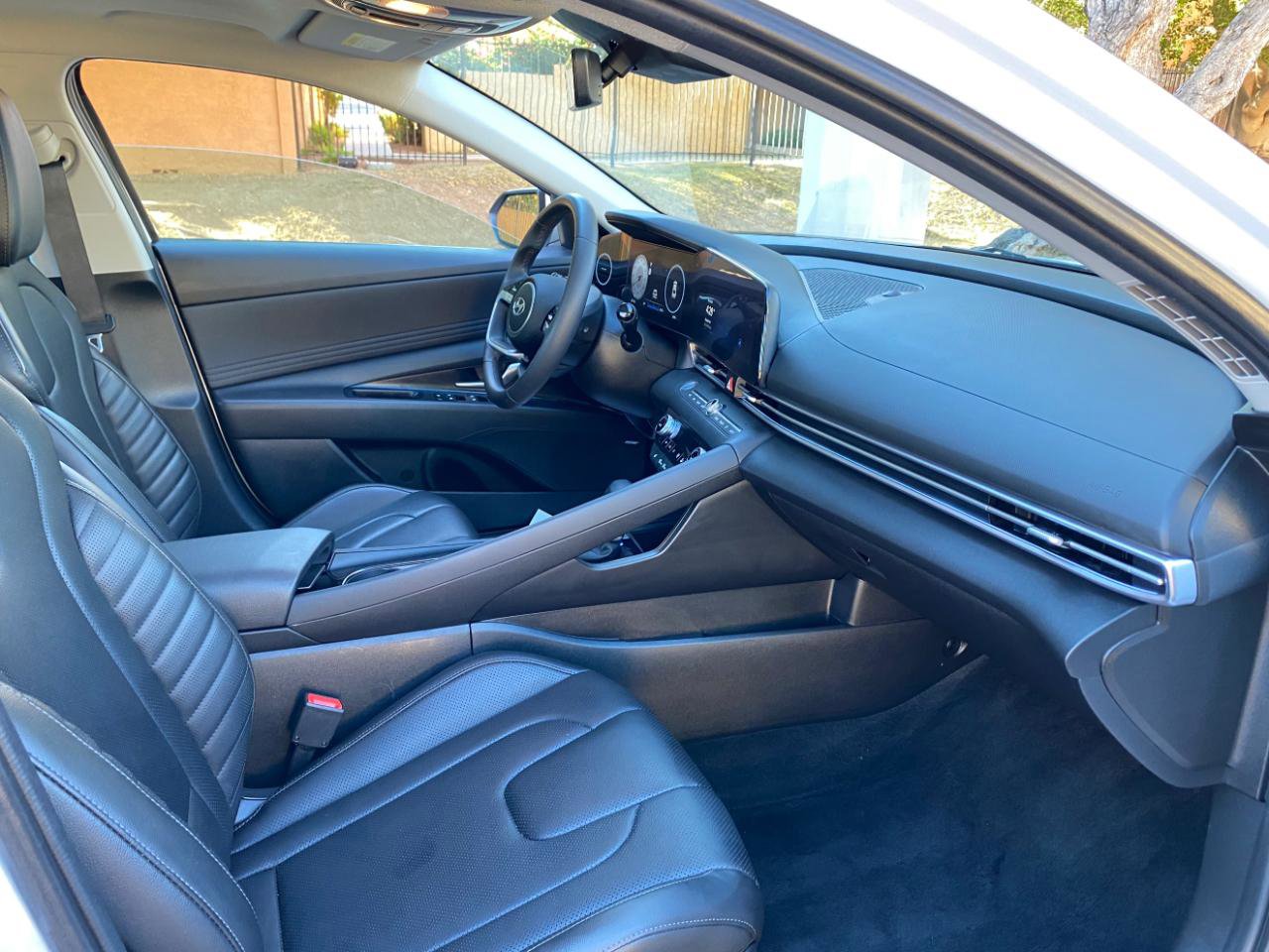 Used 2025 Hyundai Elantra Limited image 51