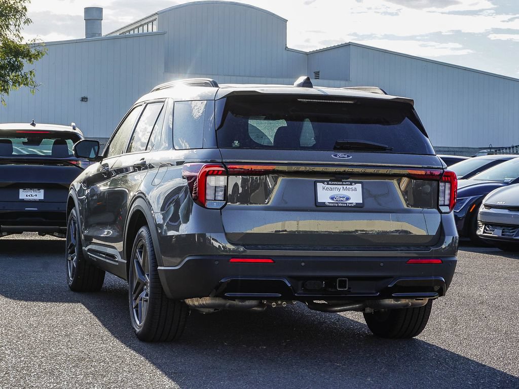 New 2026 Ford Explorer ST-Line w/ ST-Line Street Pack RWD image 4