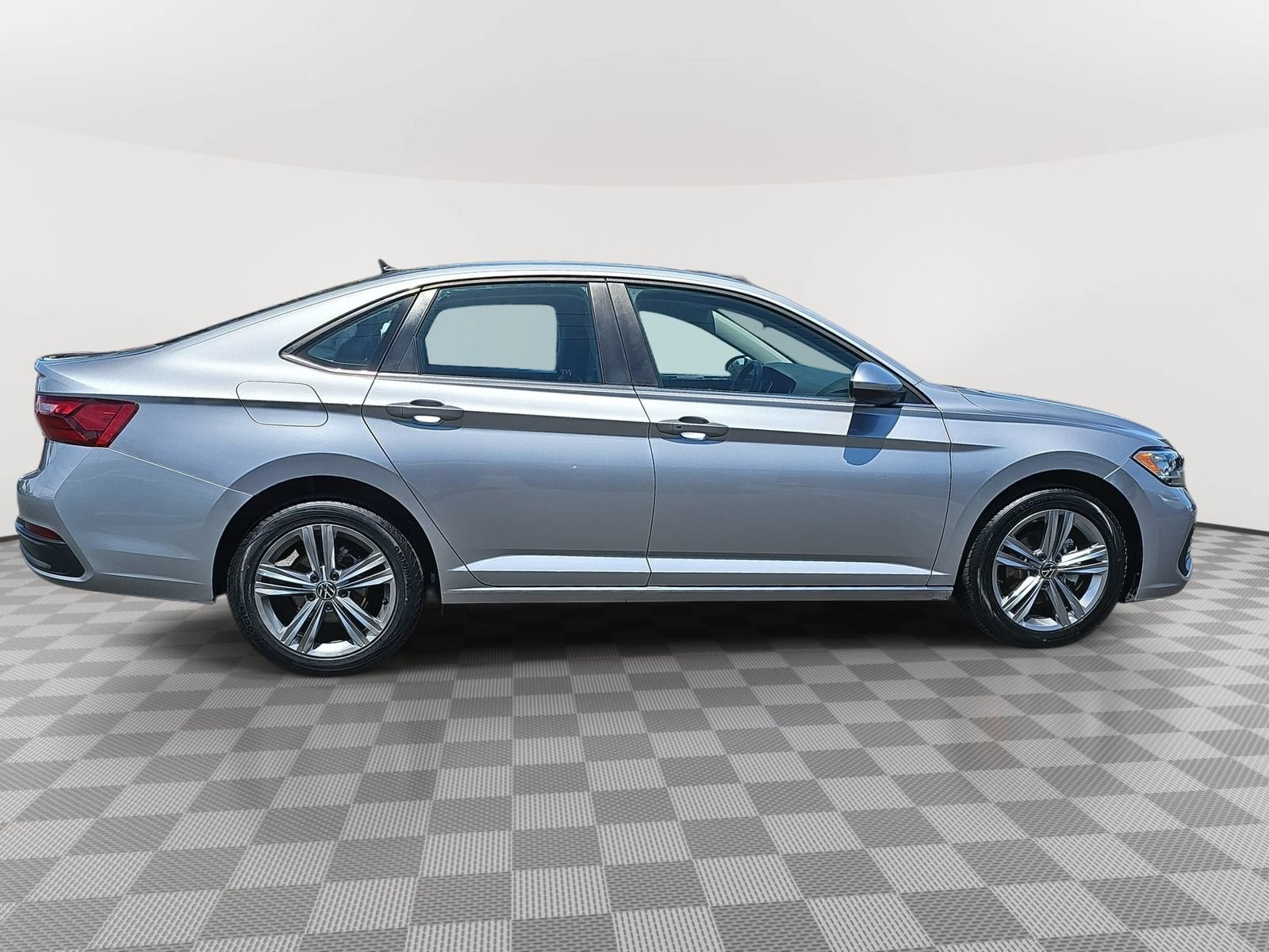 Used 2024 Volkswagen Jetta SE FWD image 4