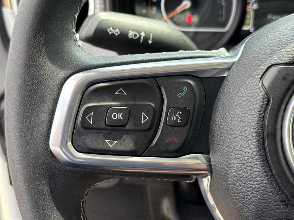 Used 2025 Jeep Wrangler Unlimited Sahara AWD/4WD image 32