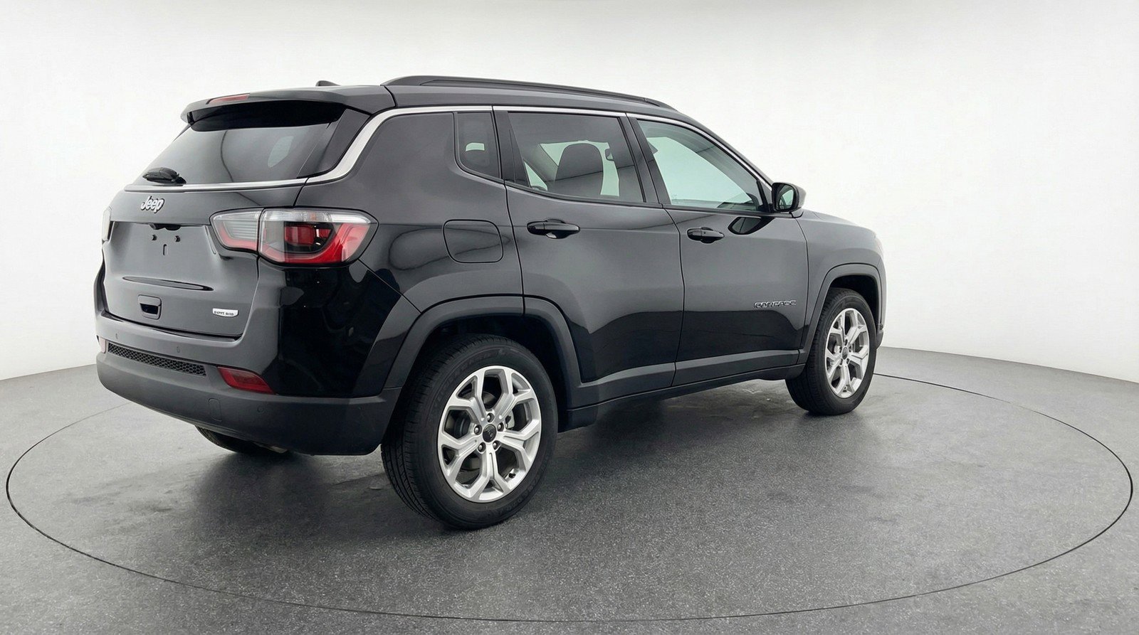 Used 2025 Jeep Compass Latitude image 9