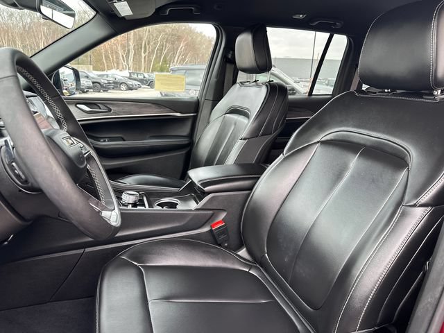Used 2025 Jeep Grand Cherokee Limited AWD/4WD image 35