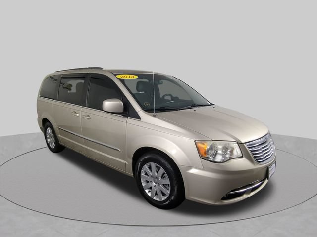 Used 2013 Chrysler Town & Country Touring FWD image 11