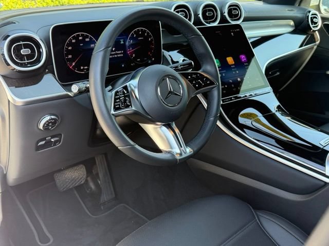 Used 2025 Mercedes-Benz GLC 300 4MATIC image 12