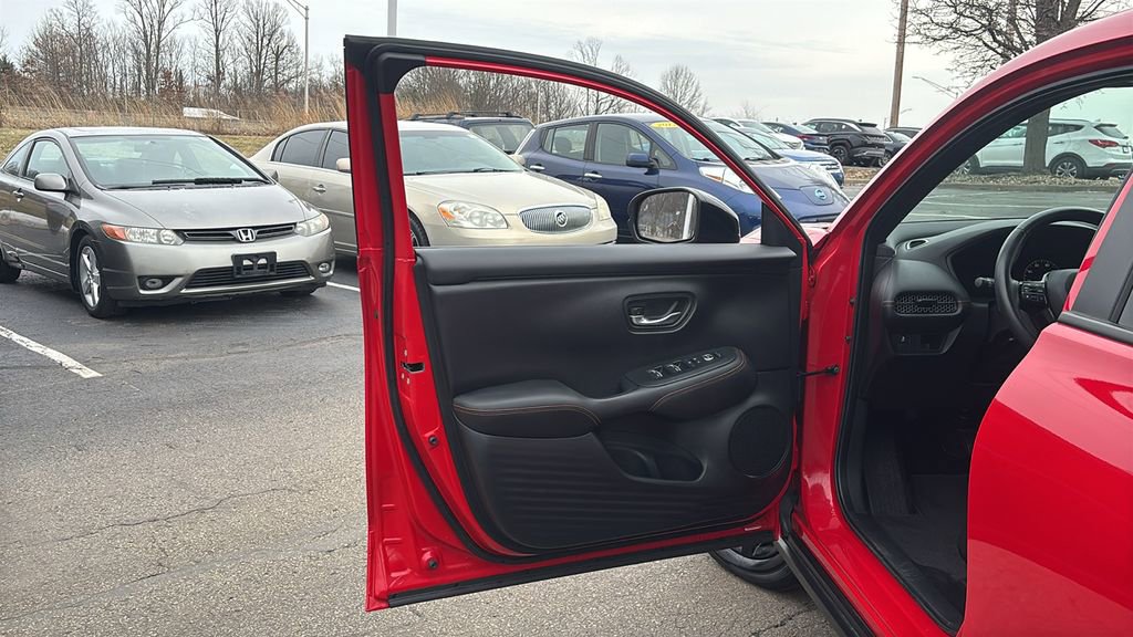 Certified 2025 Honda HR-V Sport image 11