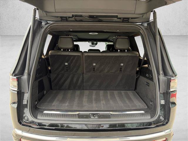 Used 2023 Jeep Grand Wagoneer Series III AWD/4WD image 6