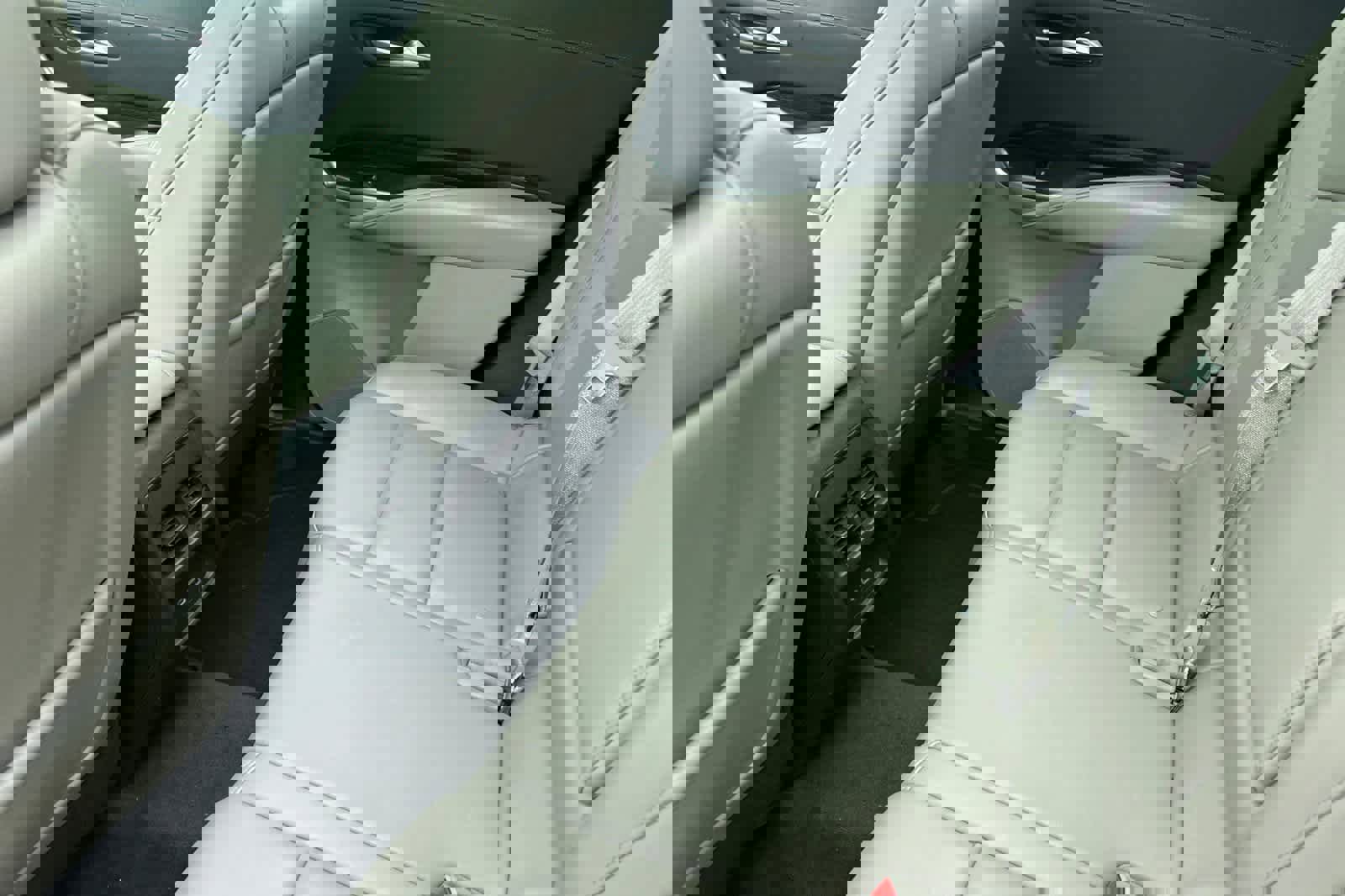 Used 2020 Cadillac XT4 Premium Luxury w/ Driver Awareness Package image 5