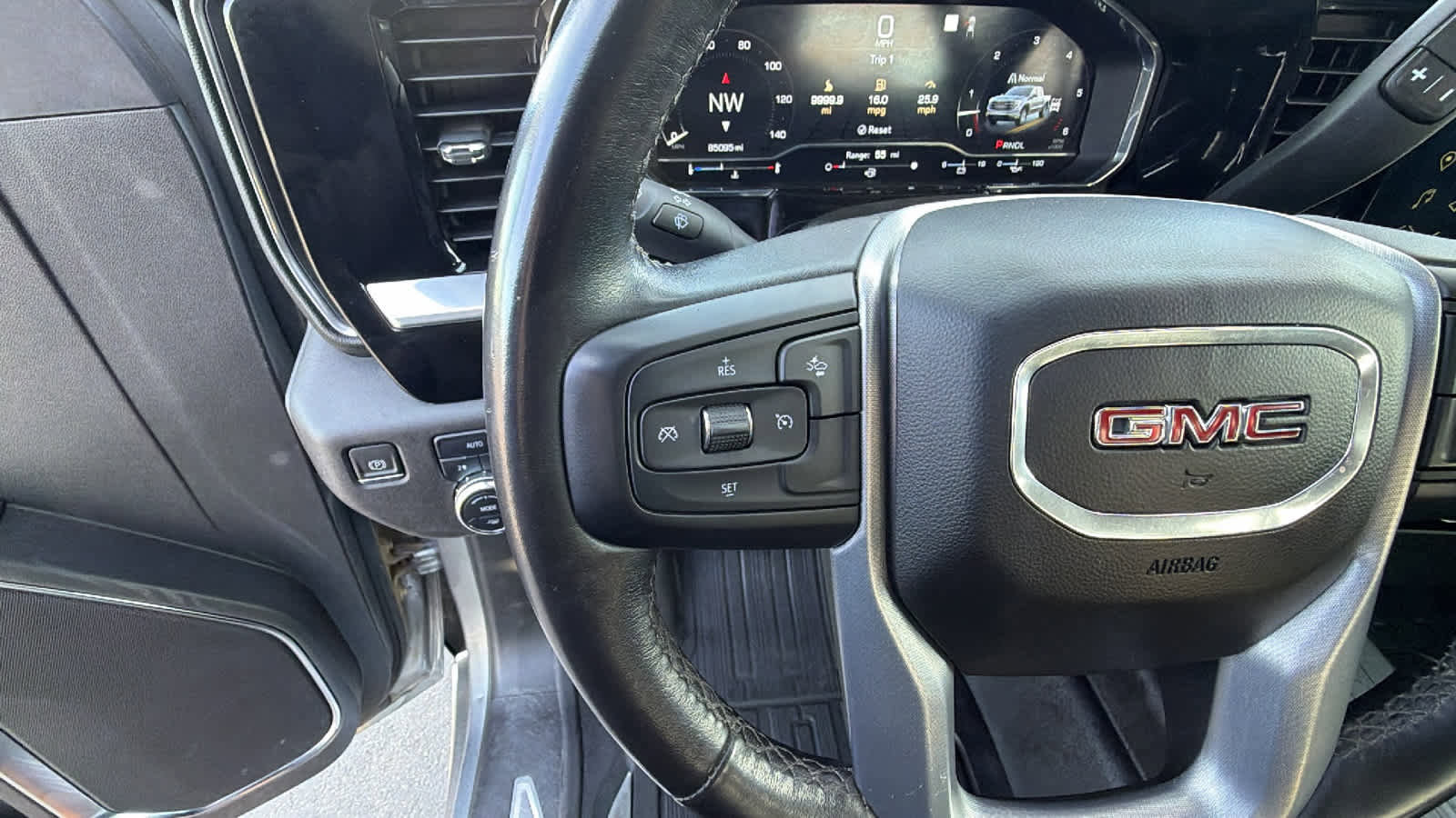 Used 2023 GMC Sierra 1500 SLE w/ Enhanced Capability Package image 19