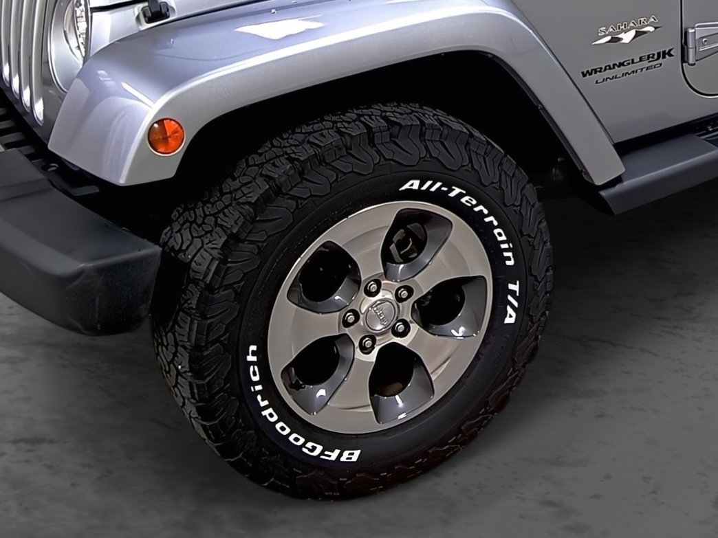 Used 2018 Jeep Wrangler Unlimited Sahara AWD/4WD image 7