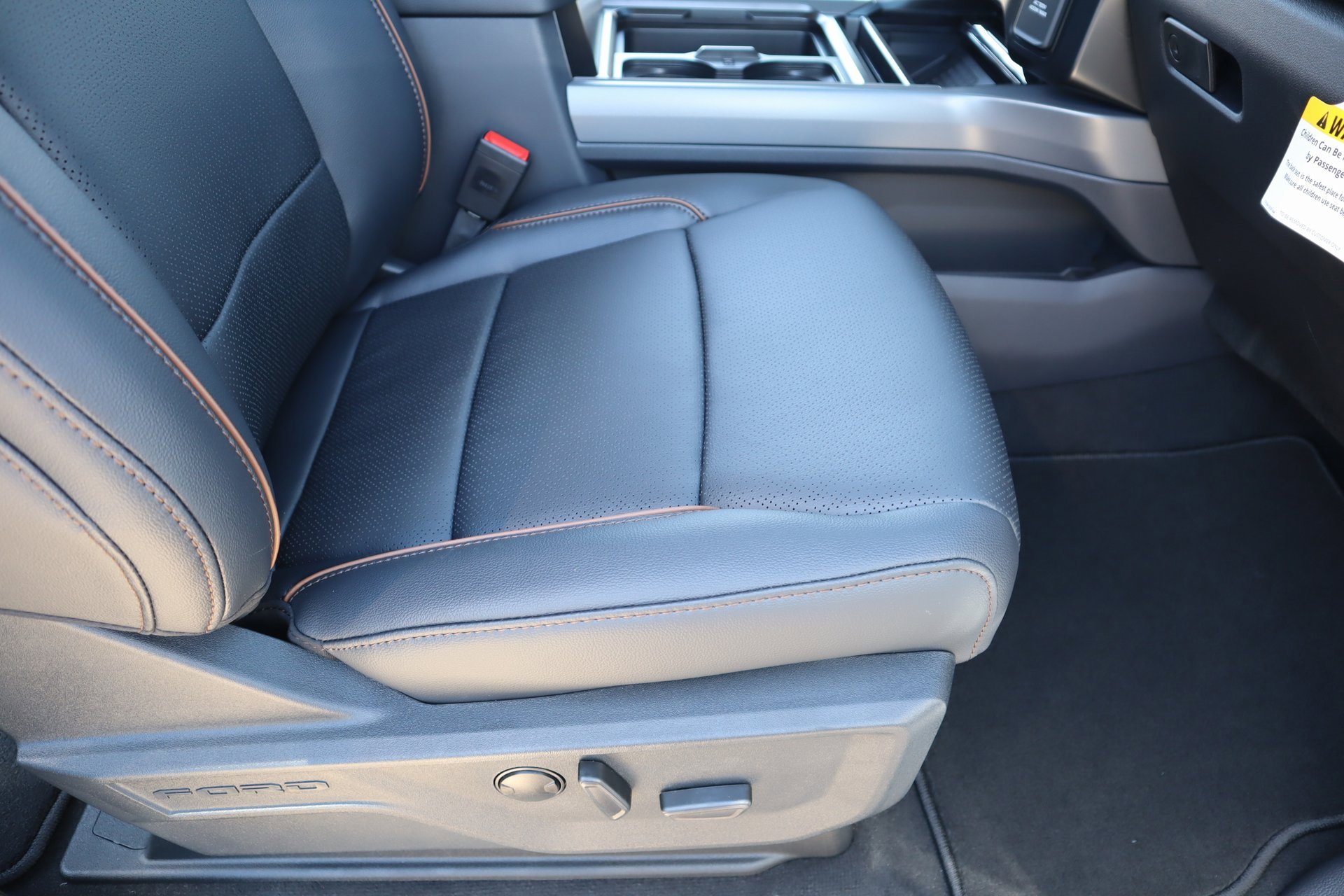 New 2026 Ford F350 Lariat w/ Black Appearance Package image 15